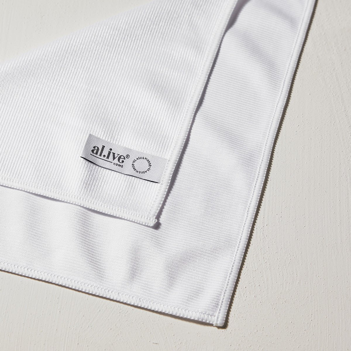 GLASS & WINDOW MICROFIBRE CLOTH - al.ive body