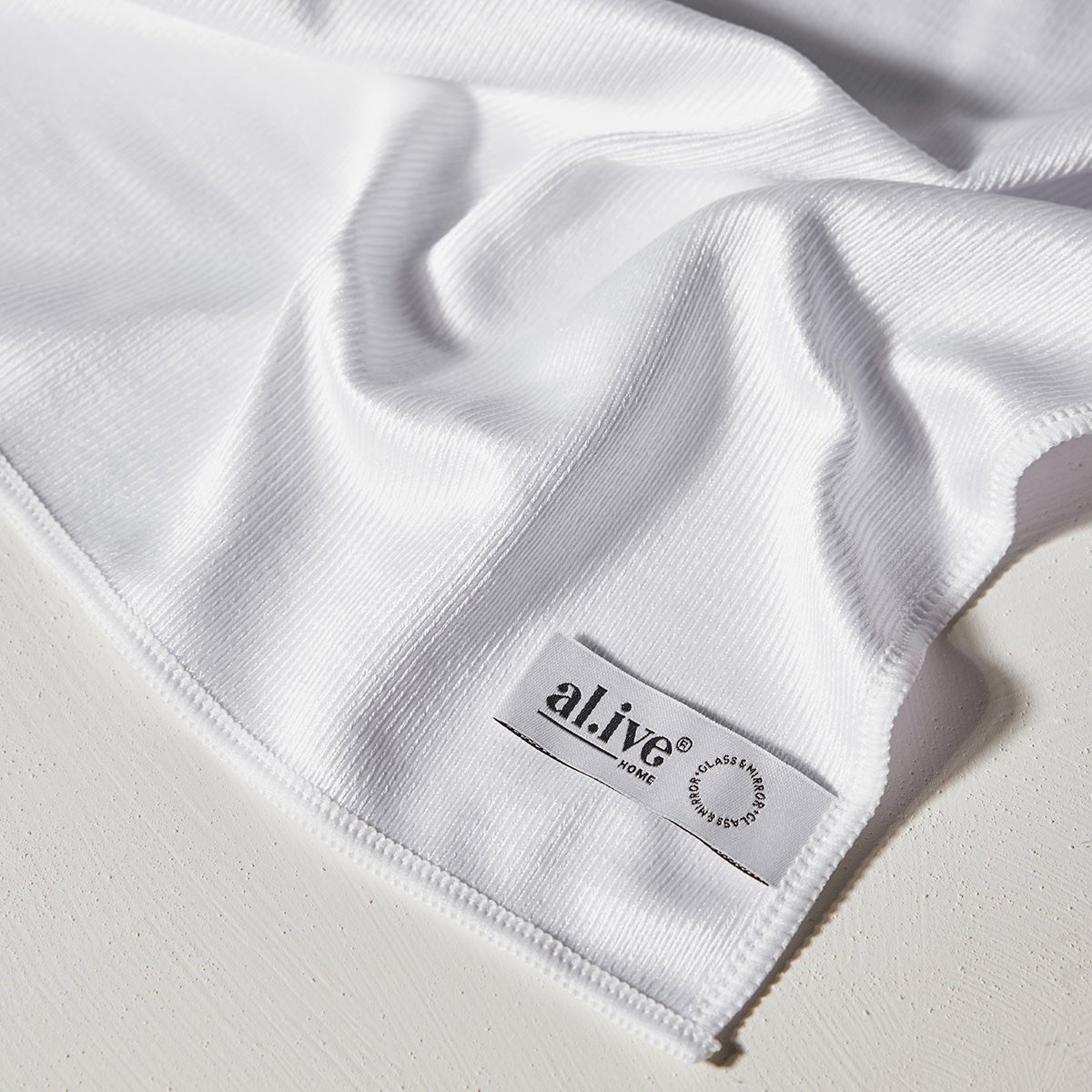 GLASS & WINDOW MICROFIBRE CLOTH - al.ive body