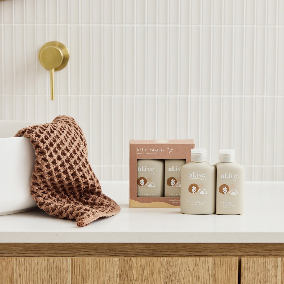 LITTLE TRAVELLER - WASH & LOTION TRAVEL SET - al.ive body