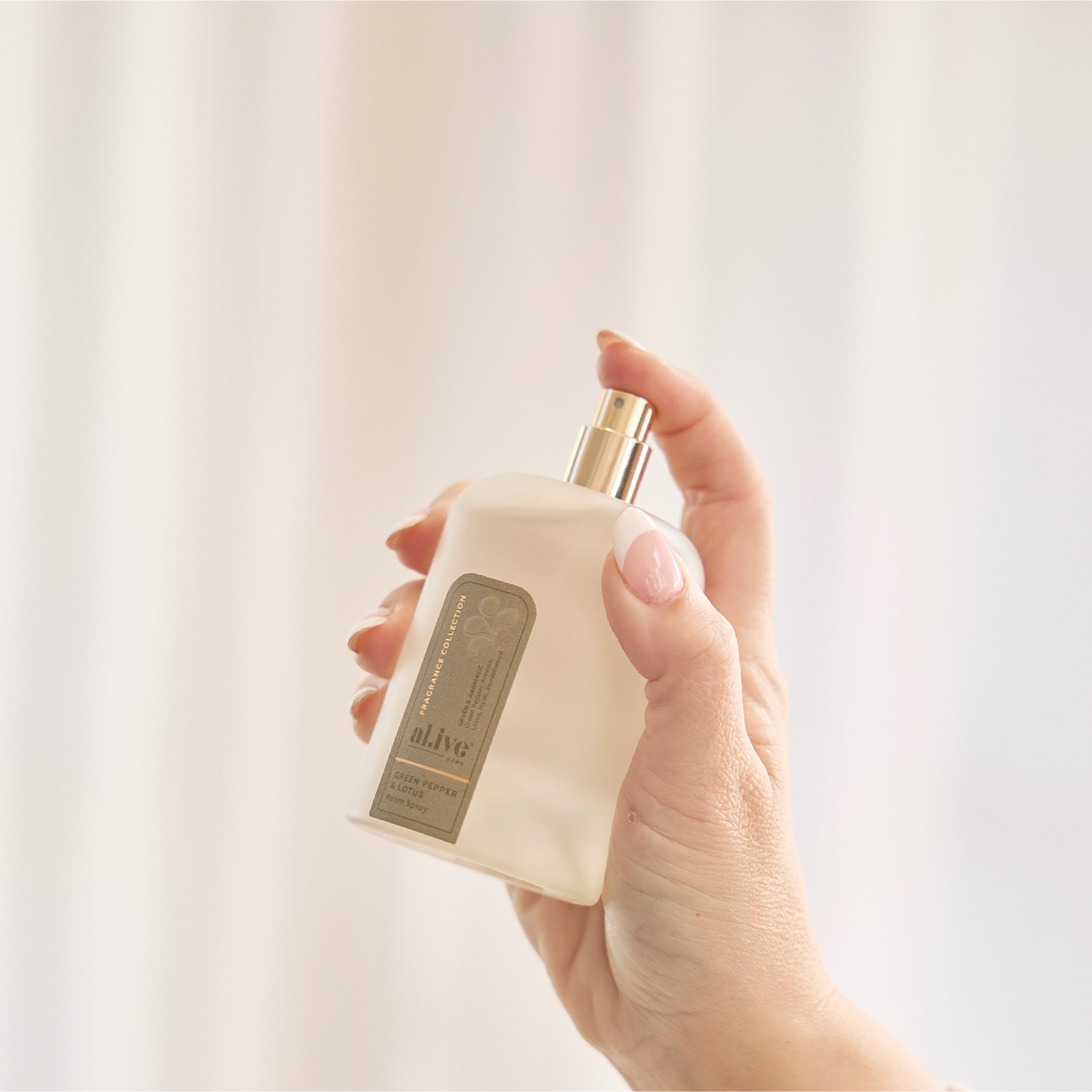 Fragrance_Styled-Imagery_Room-Spray_15_1.jpg