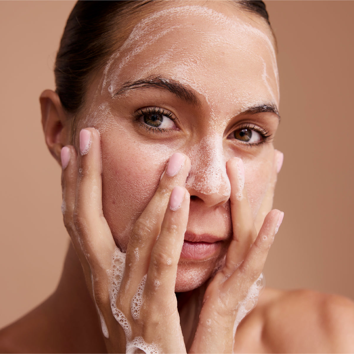 FIRST IN LINE - SILKY GEL CLEANSER