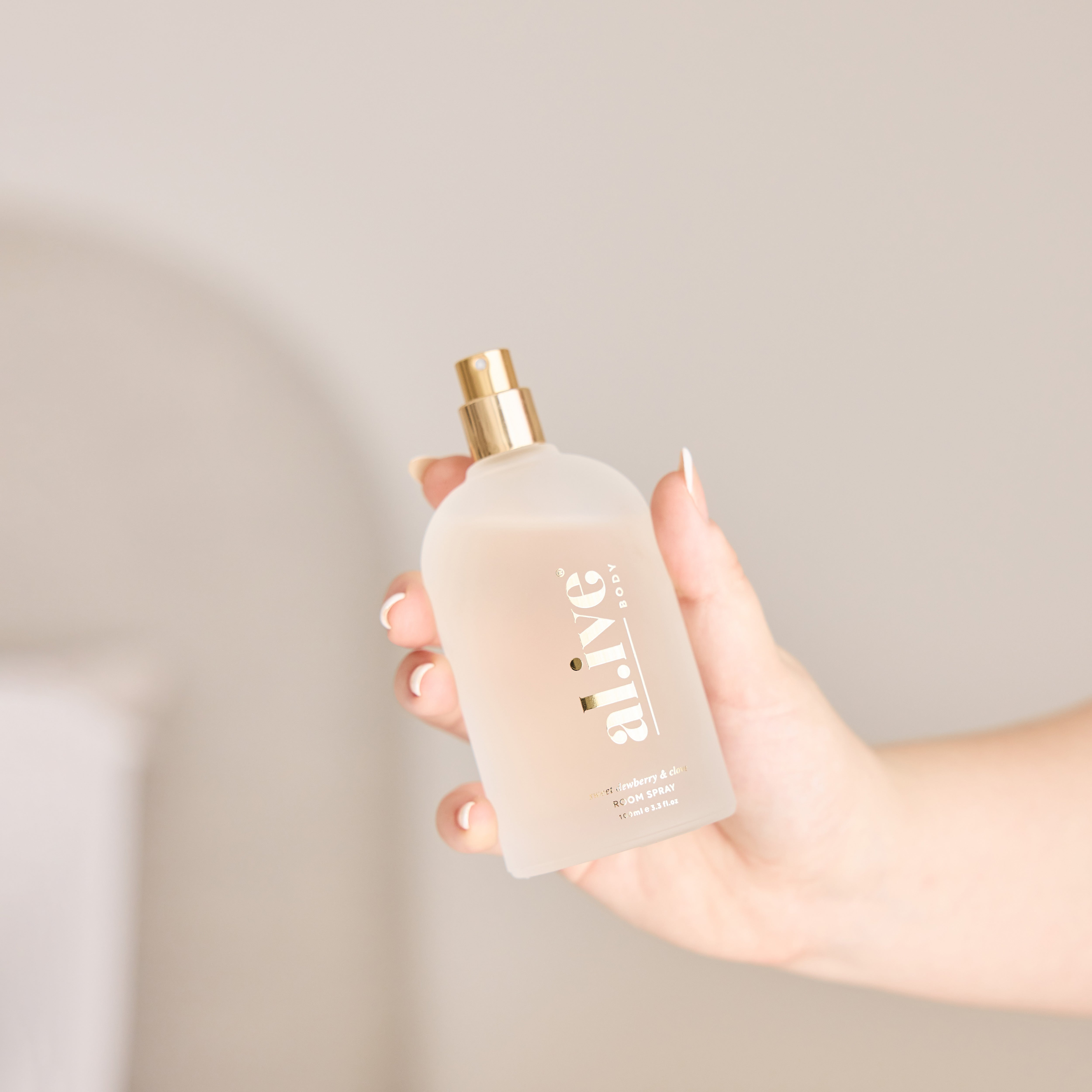 SWEET DEWBERRY & CLOVE ROOM SPRAY - al.ive body