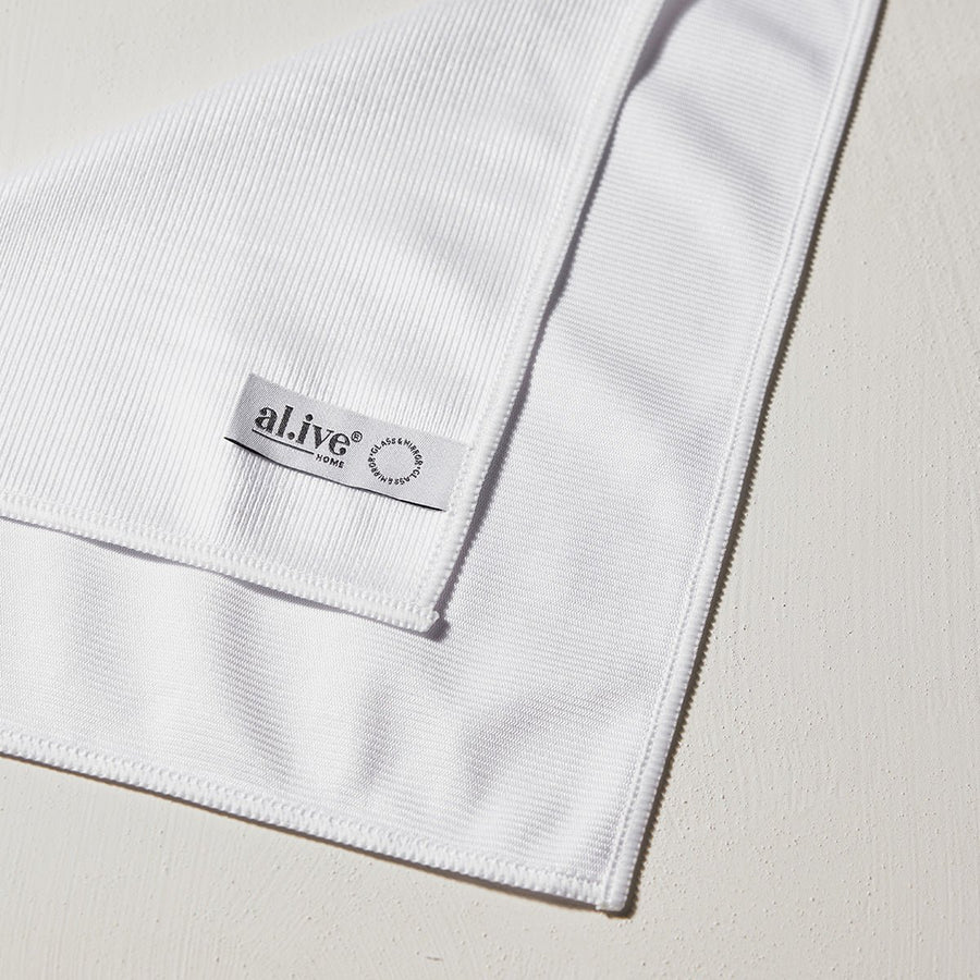 GLASS & WINDOW MICROFIBRE CLOTH - al.ive body